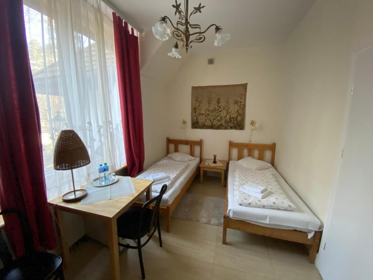 Krzysin Hotel Podkowa Leśna Exterior foto